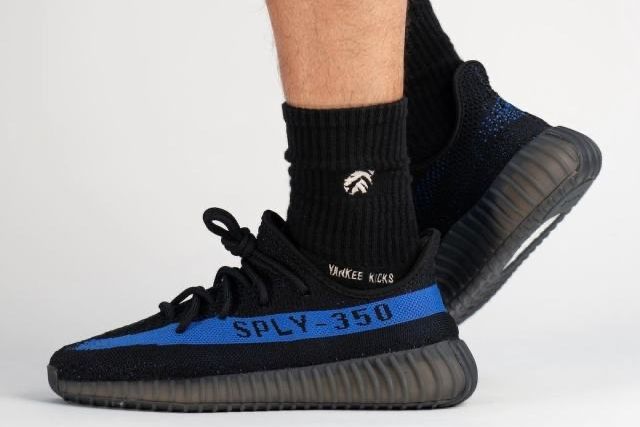 【スニダンで購入可】2/26発売 adidas YEEZY BOOST 350 V2 "Dazzling Blue" 抽選/定価/販売店舗まとめ 4枚目
