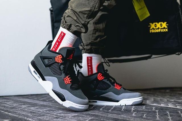 【スニダンで購入可】6/27発売 Nike Air Jordan 4 Retro "Infrared 23" 抽選/定価/販売店舗まとめ 3枚目