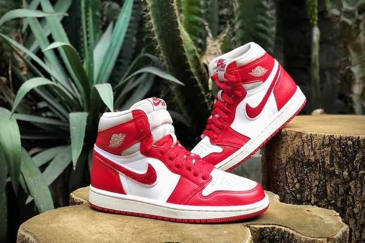 【スニダンで購入可】7/23発売 Nike WMNS Air Jordan 1 High OG "Varsity Red/Chenille"  抽選/定価/販売店舗まとめ 15枚目