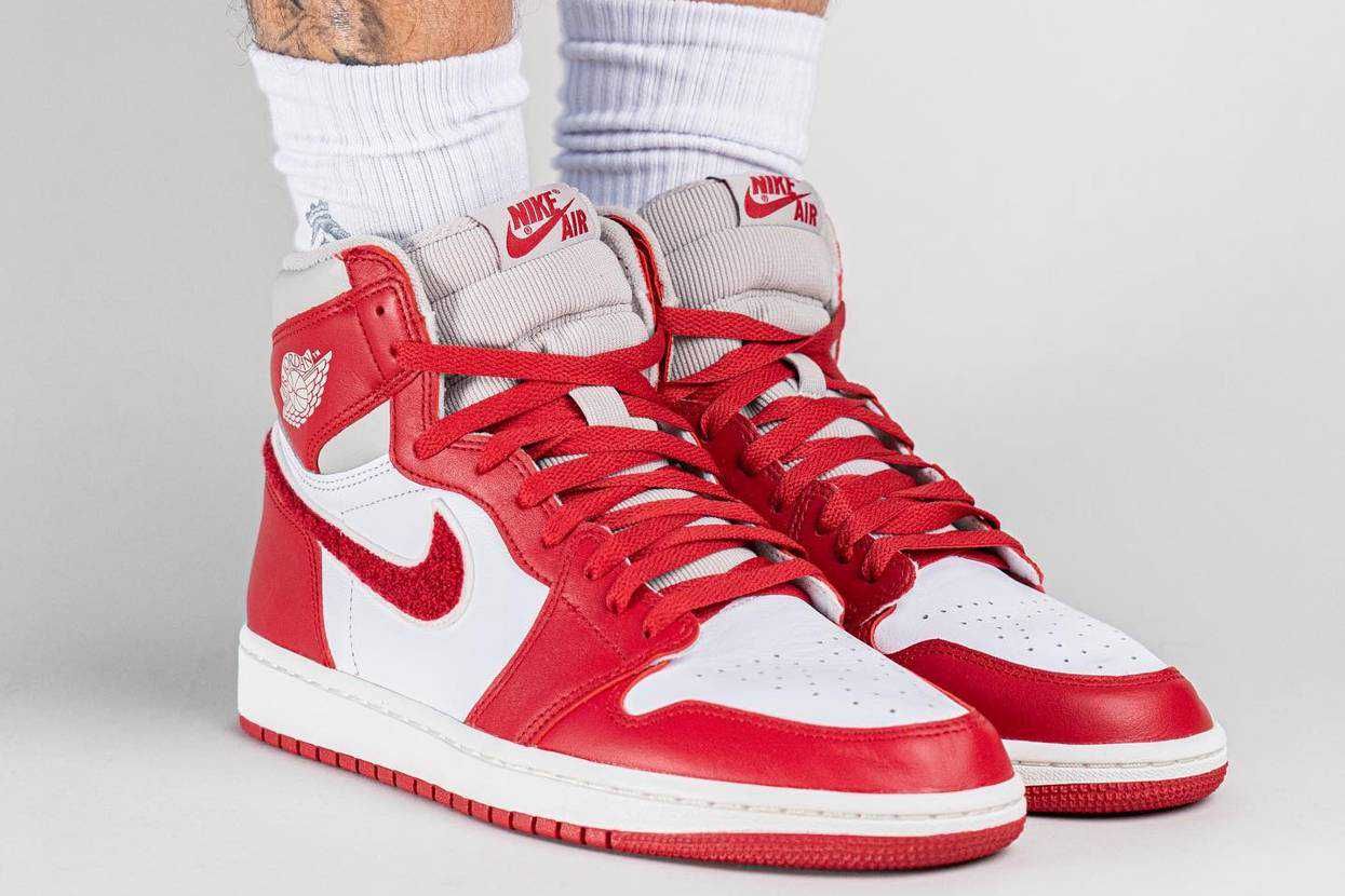【スニダンで購入可】7/23発売 Nike WMNS Air Jordan 1 High OG "Varsity Red/Chenille"  抽選/定価/販売店舗まとめ 10枚目