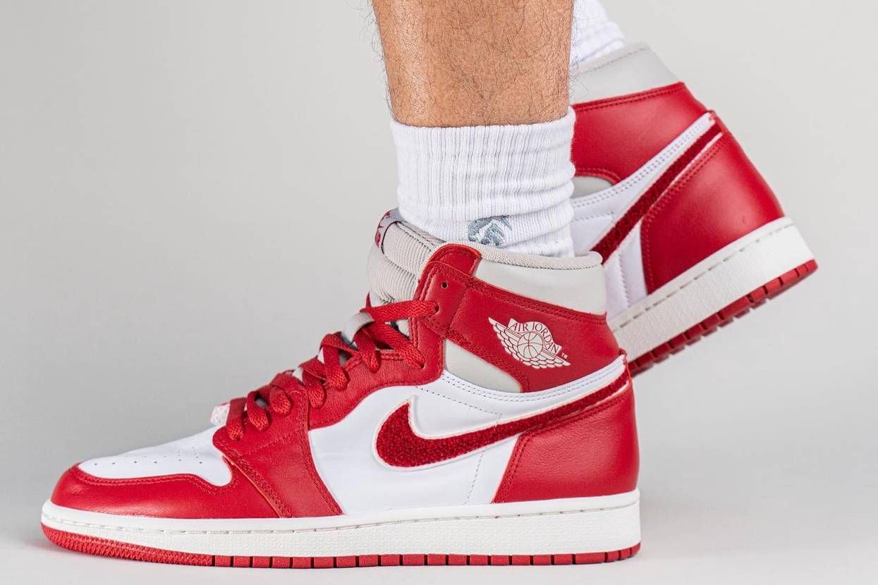 【スニダンで購入可】7/23発売 Nike WMNS Air Jordan 1 High OG "Varsity Red/Chenille"  抽選/定価/販売店舗まとめ 9枚目