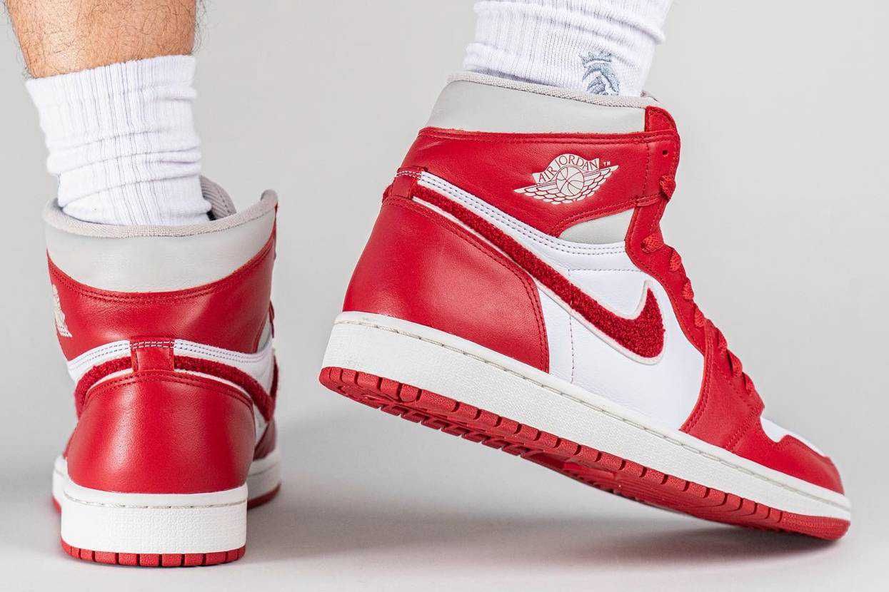 【スニダンで購入可】7/23発売 Nike WMNS Air Jordan 1 High OG "Varsity Red/Chenille"  抽選/定価/販売店舗まとめ 13枚目