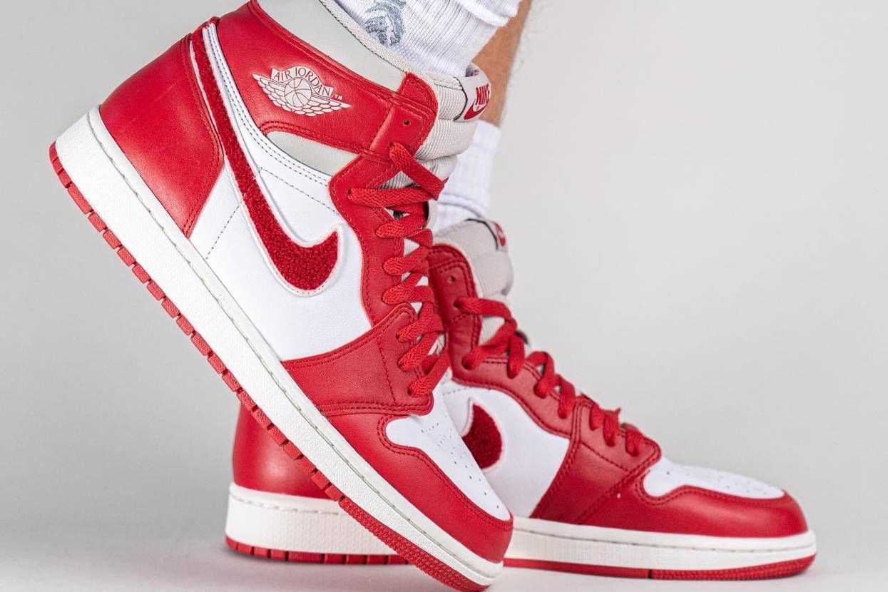 【スニダンで購入可】7/23発売 Nike WMNS Air Jordan 1 High OG "Varsity Red/Chenille"  抽選/定価/販売店舗まとめ 7枚目