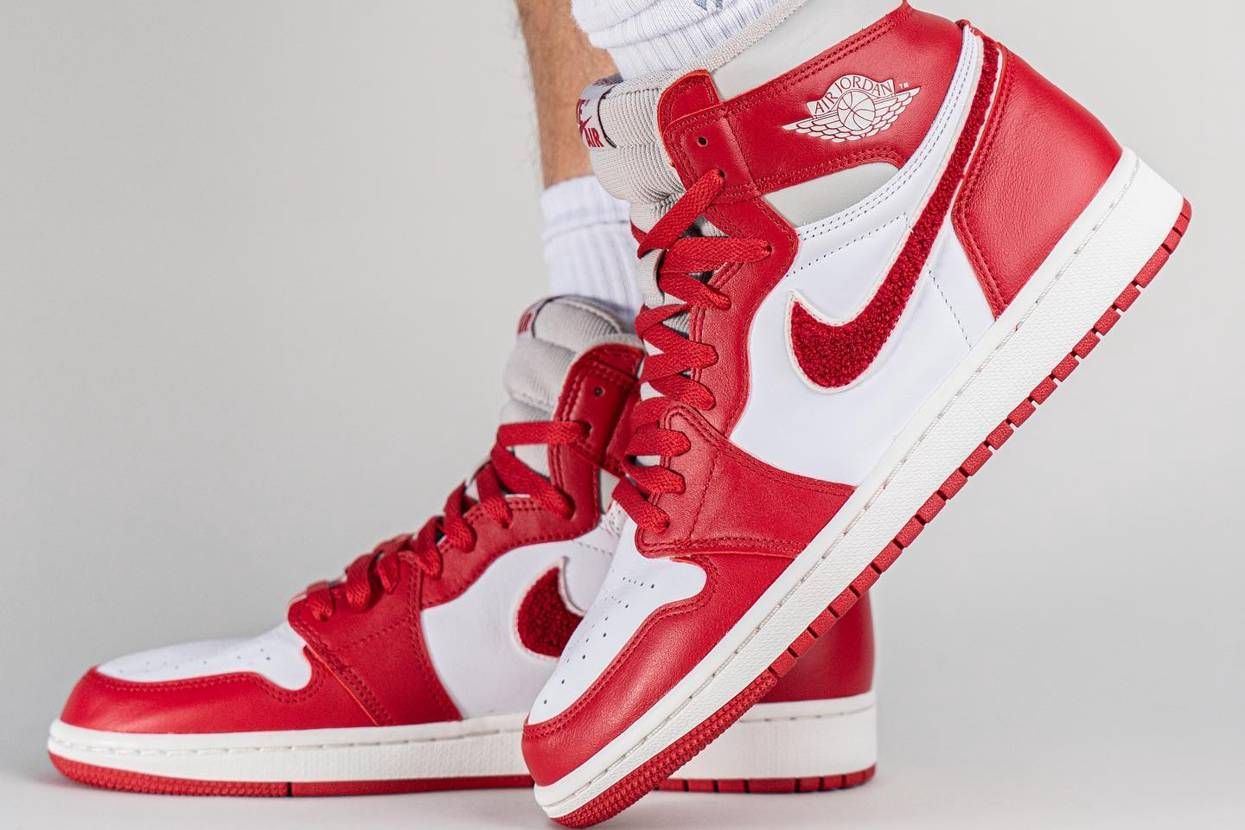 【スニダンで購入可】7/23発売 Nike WMNS Air Jordan 1 High OG "Varsity Red/Chenille"  抽選/定価/販売店舗まとめ 8枚目