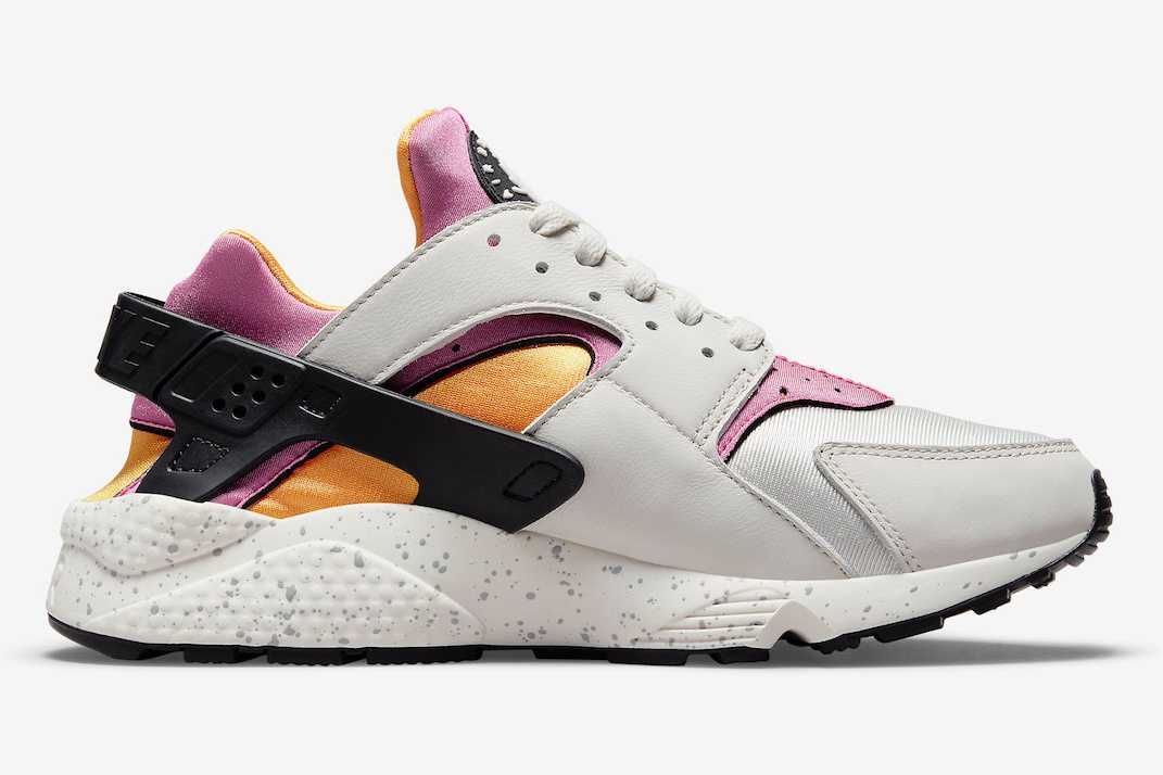 【スニダンで購入可】1/27発売 Nike Air Huarache "University Gold and Pink" 抽選/定価/販売店舗まとめ 3枚目