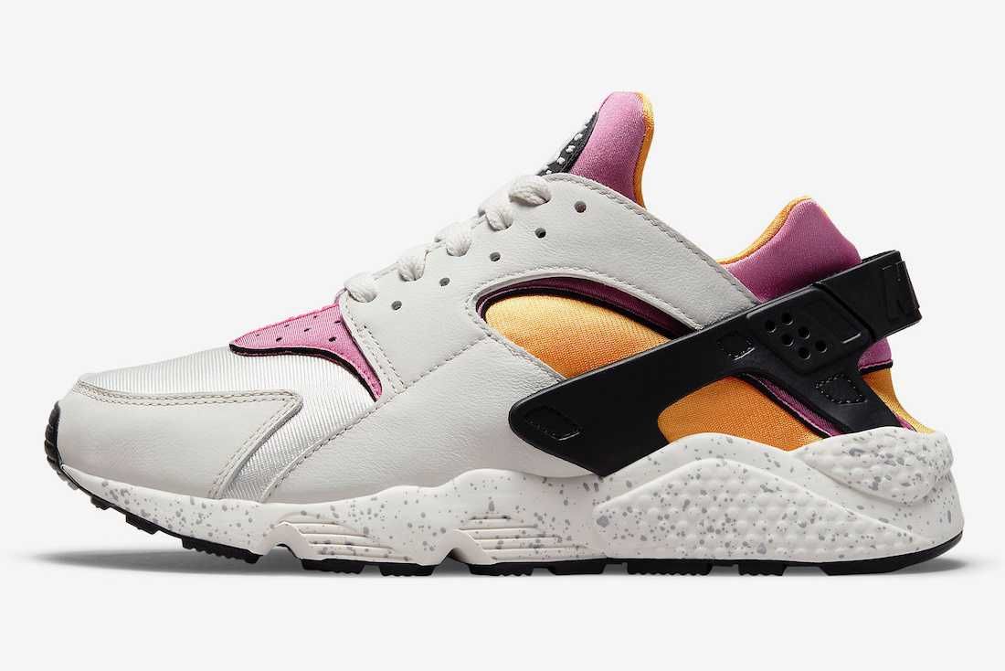【スニダンで購入可】1/27発売 Nike Air Huarache "University Gold and Pink" 抽選/定価/販売店舗まとめ 2枚目