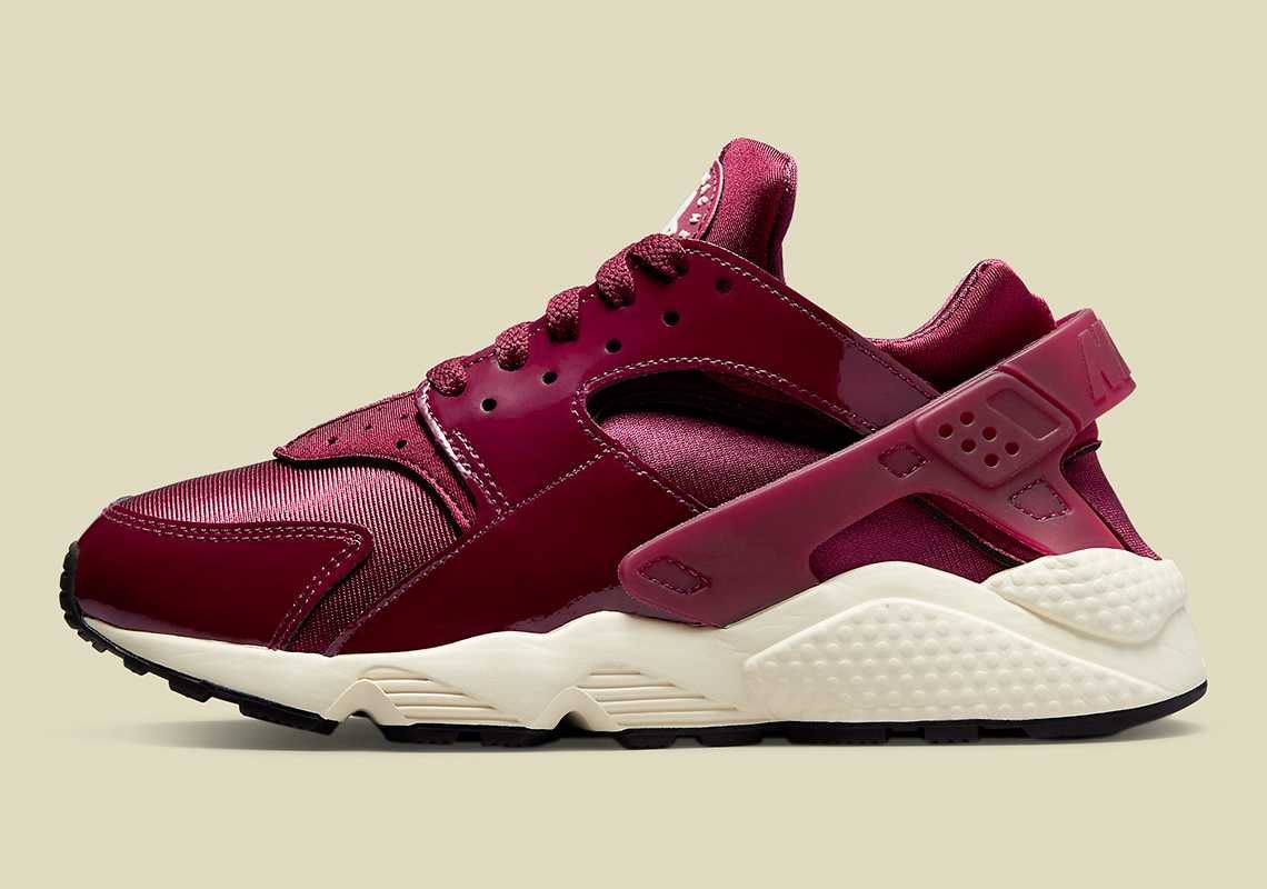 【リーク】Nike Air Huarache "Bordeaux Patent" 抽選/定価/販売店舗まとめ 3枚目