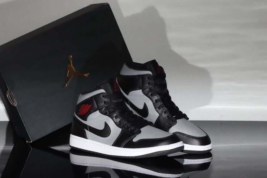 【新品未使用タグ付き】NIKE AIR JORDAN 1 MID GSジョーダン Nike GS Air Jordan 1 Mid