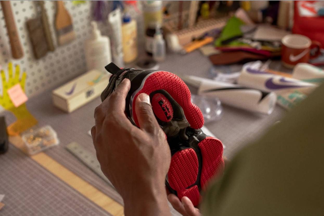 【スニダンで購入可】2/16発売 Nike Lebron 19 "Bred" 抽選/定価/販売店舗まとめ 3枚目