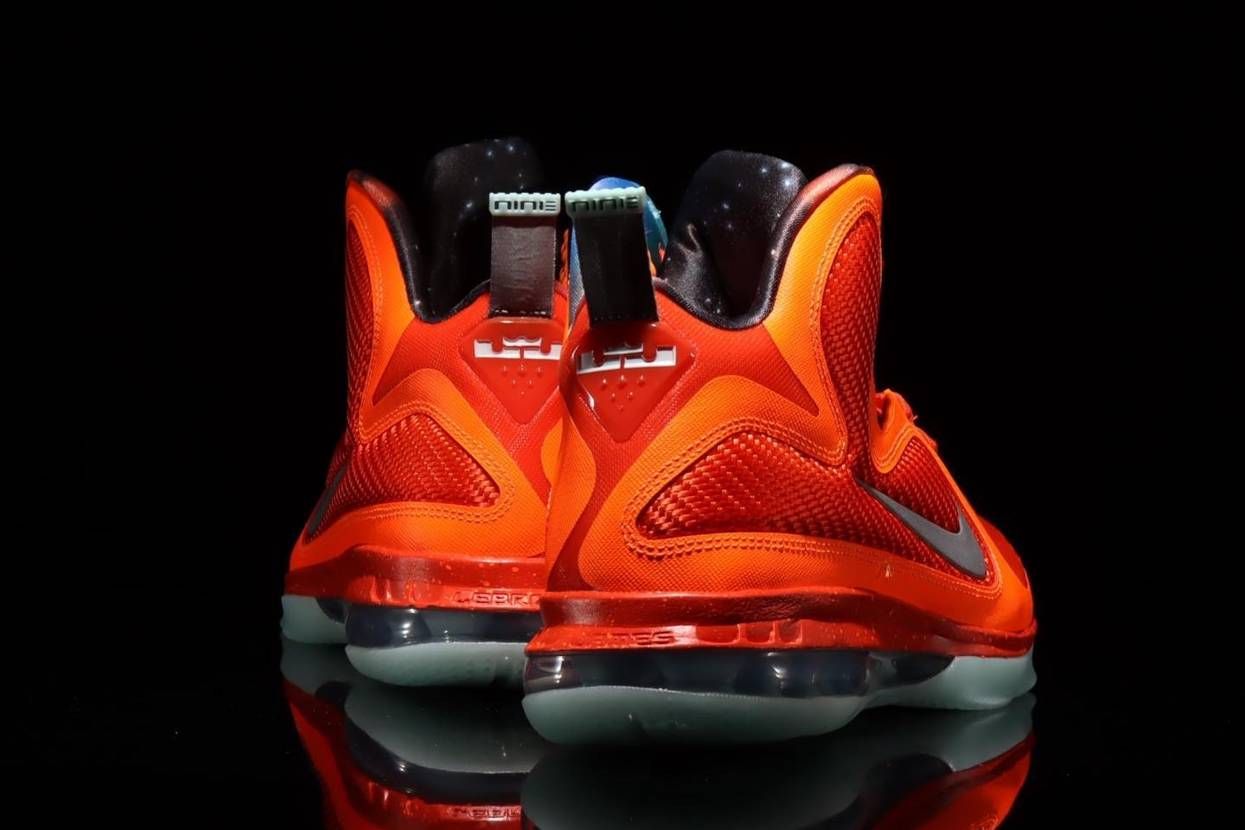 【スニダンで購入可】2/18発売 Nike Lebron 9 "Big Bang" 抽選/定価/販売店舗まとめ 2枚目