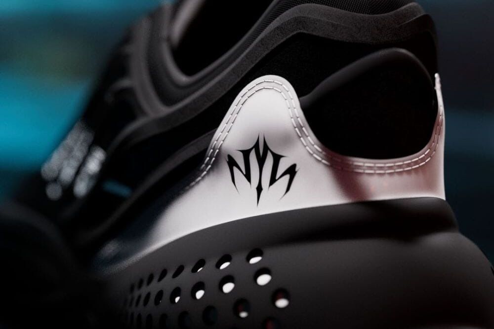 【スニダンで購入可】2/23発売 GUCCIMAZE × adidas originals Ozrah "Core Black/Grey Six" 抽選/定価/販売店舗まとめ 3枚目