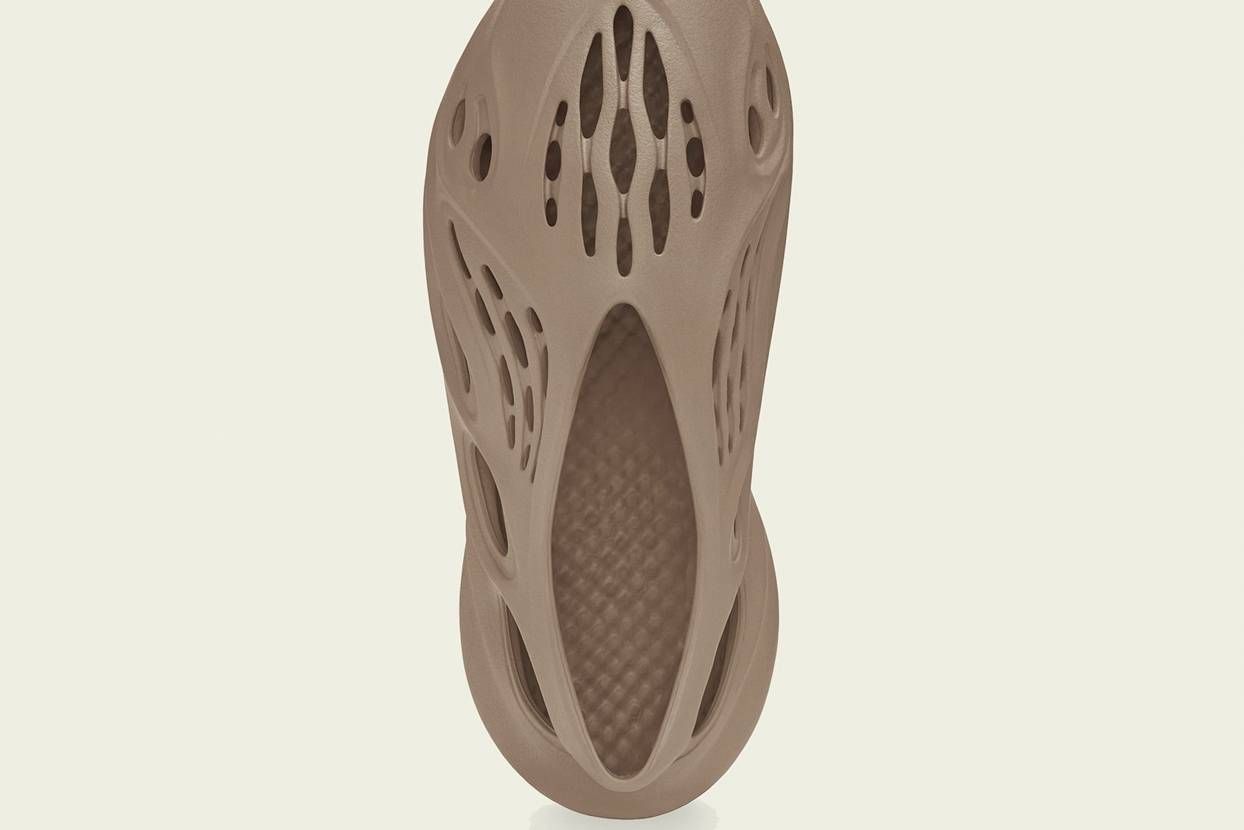 【販売リンクあり】海外抽選中 adidas YEEZY Foam Runner 2colors 抽選/定価/販売店舗まとめ 6枚目