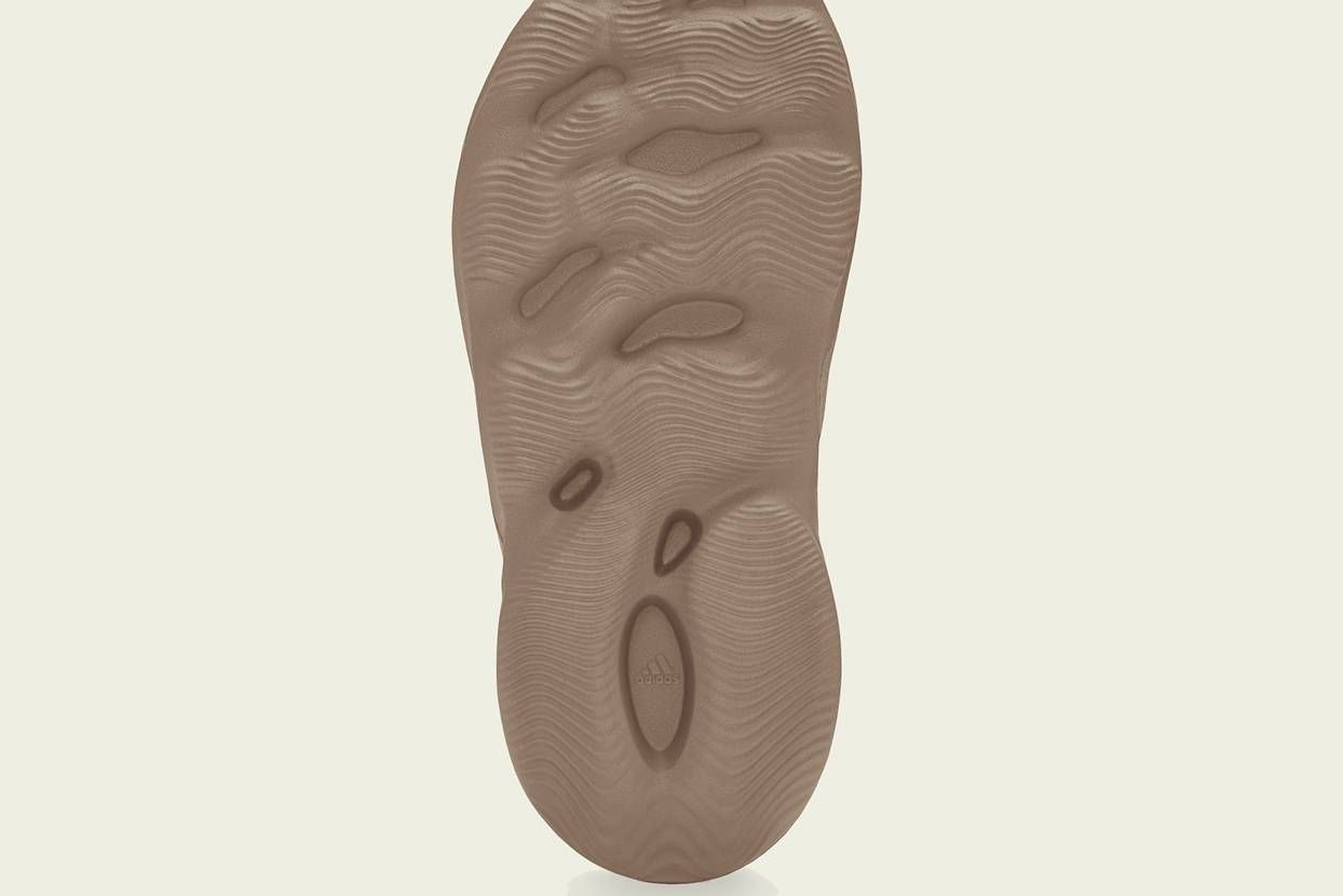 【販売リンクあり】海外抽選中 adidas YEEZY Foam Runner 2colors 抽選/定価/販売店舗まとめ 7枚目