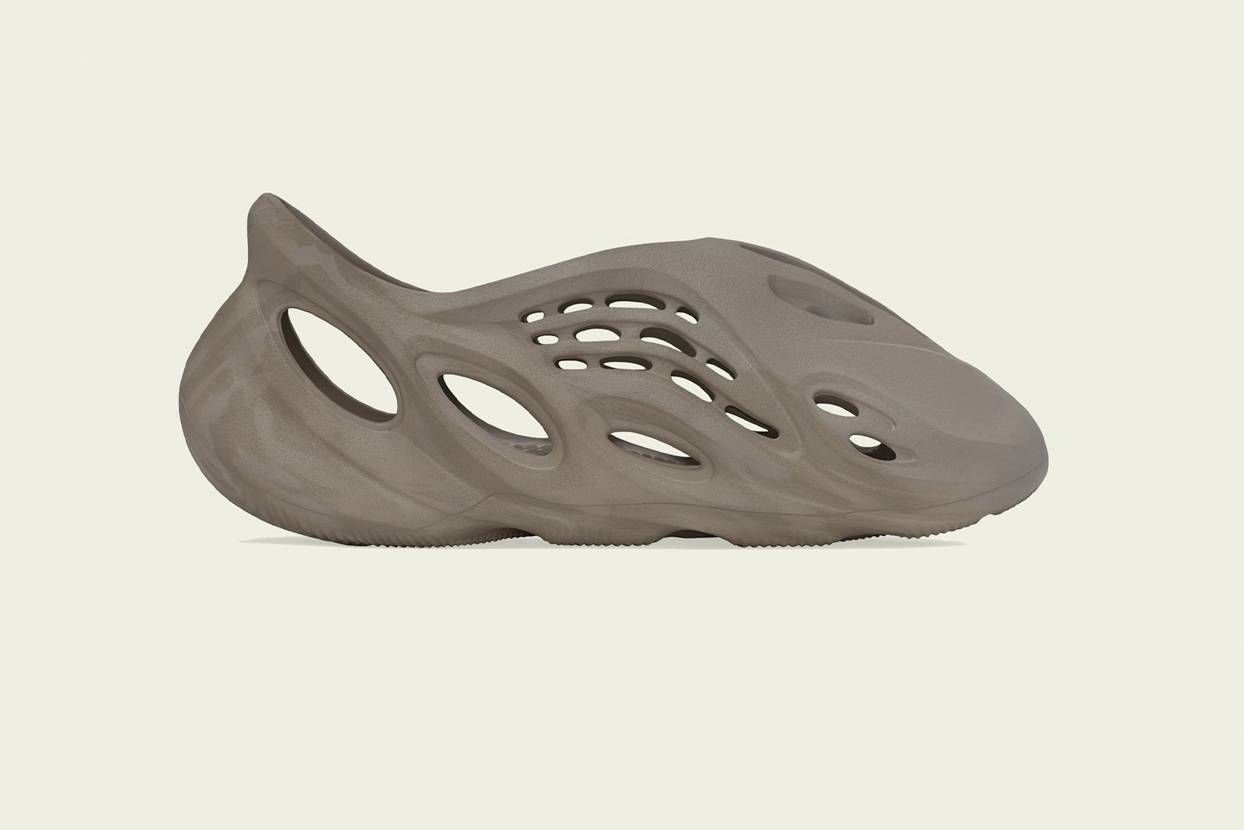 【販売リンクあり】海外抽選中 adidas YEEZY Foam Runner 2colors 抽選/定価/販売店舗まとめ 2枚目