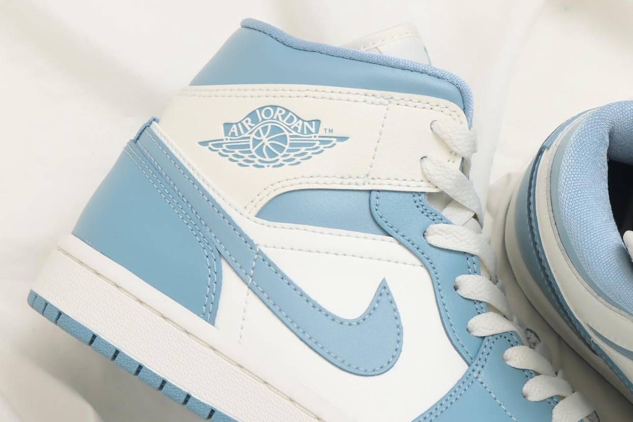 【スニダンで購入可】4/1発売 Nike WMNS Air Jordan 1 Mid "University Blue" 抽選/定価/販売店舗まとめ 5枚目