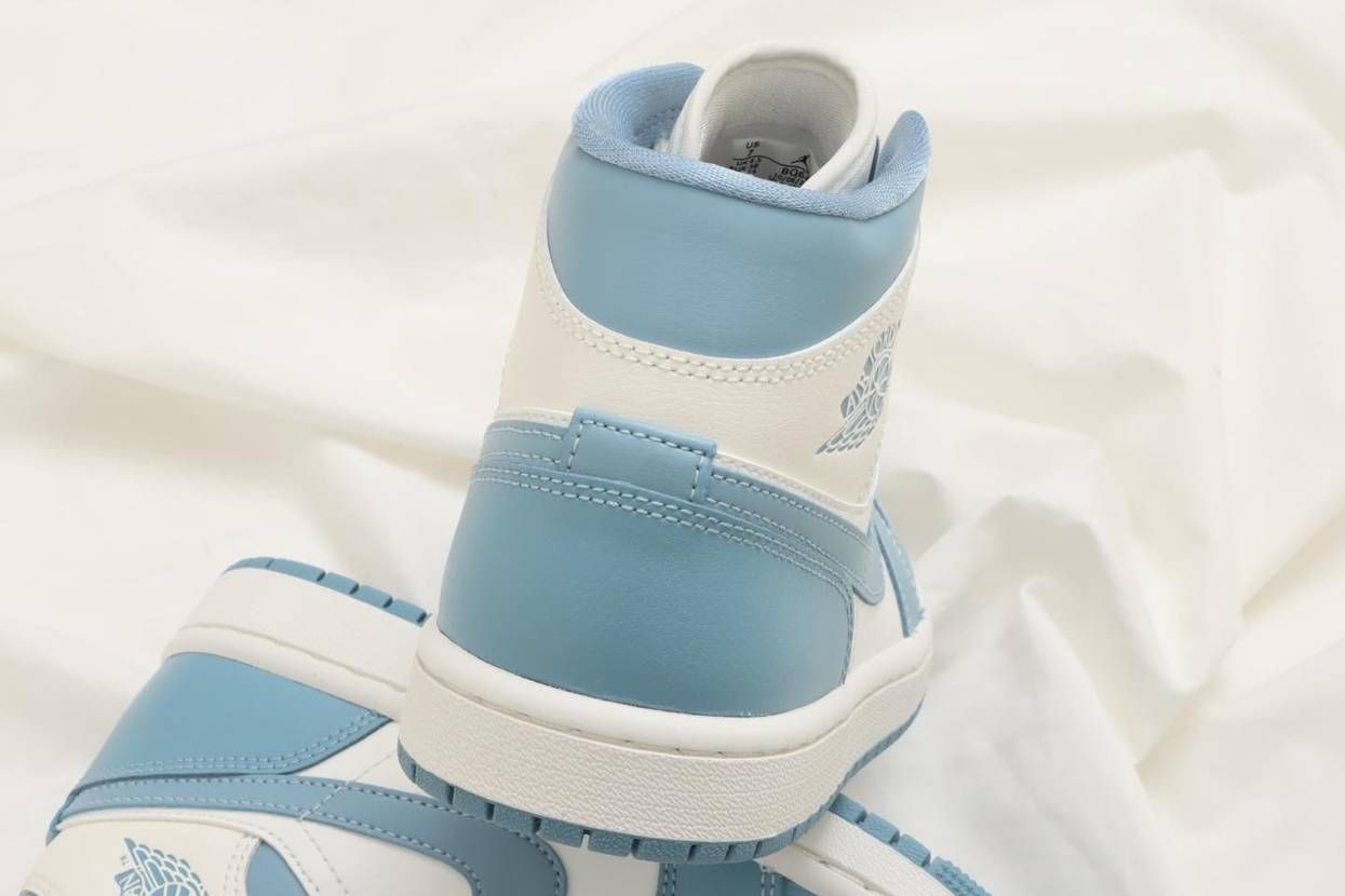 【スニダンで購入可】4/1発売 Nike WMNS Air Jordan 1 Mid "University Blue" 抽選/定価/販売店舗まとめ 7枚目