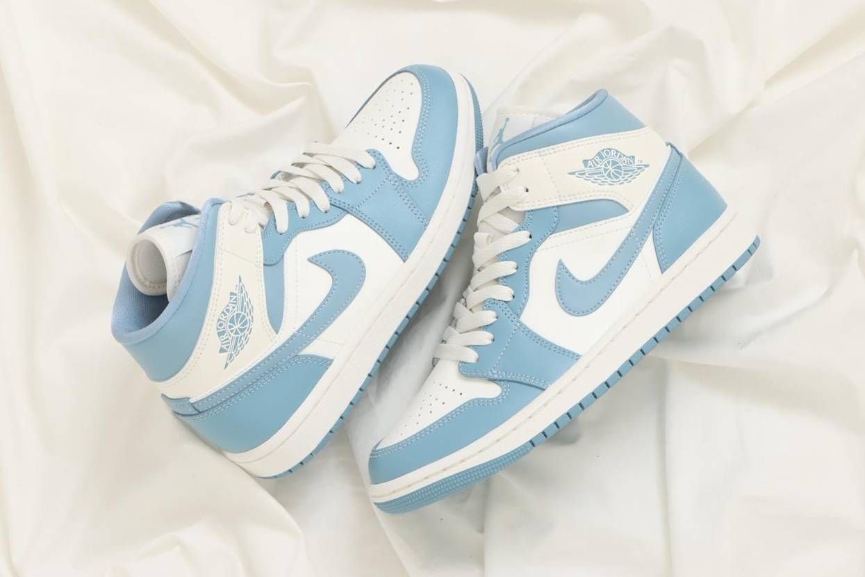 【スニダンで購入可】4/1発売 Nike WMNS Air Jordan 1 Mid "University Blue" 抽選/定価/販売店舗まとめ 4枚目