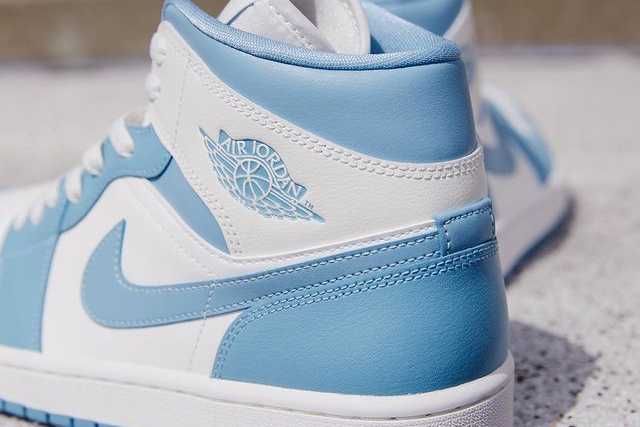 【スニダンで購入可】4/1発売 Nike WMNS Air Jordan 1 Mid "University Blue" 抽選/定価/販売店舗まとめ 2枚目