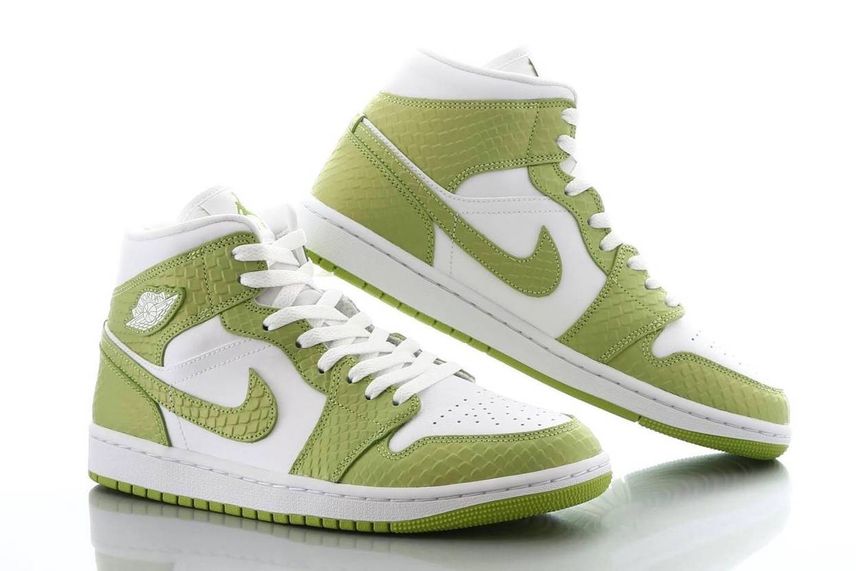 Nike WMNS Air Jordan 1 Mid SE