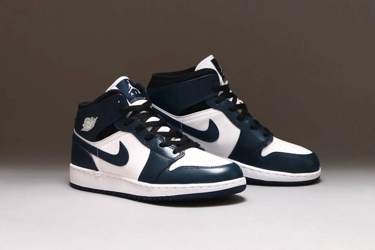 AIRJordan1MID【新品】AIR JORDAN1MID（GS）アーモリーネイビー　25.0cm