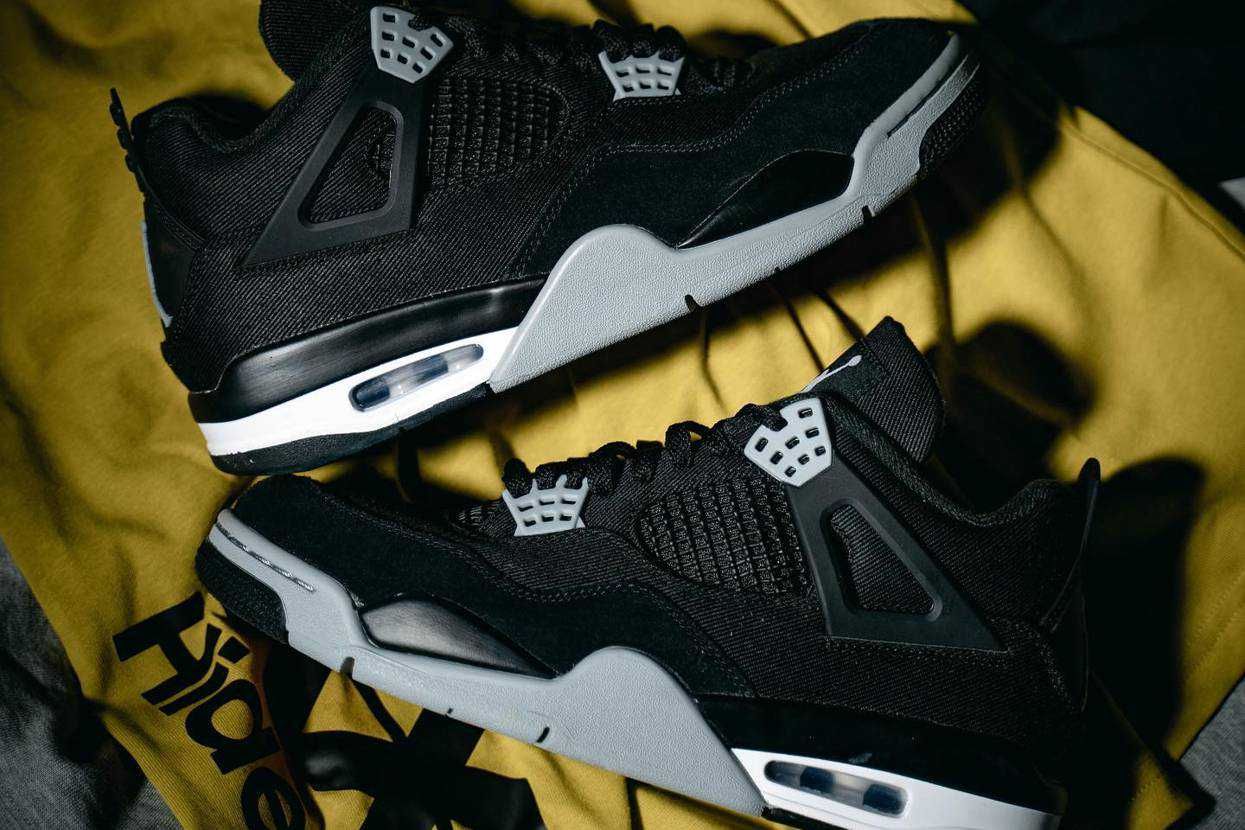 【スニダンで購入可】8/29発売 Nike Air Jordan 4 SE "Black and Light Steel" 抽選/定価/販売店舗まとめ 3枚目