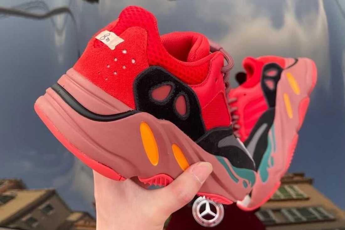 【スニダンで購入可】6/17発売 adidas Originals YEEZY Boost 700 "Hi-Res Red" 抽選/定価/販売店舗まとめ 3枚目