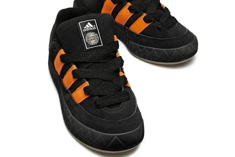 【スニダンで購入可】5/14発売 Jamal Smith × adidas Adimatic "Core Black/Orange Rush" 抽選/定価/販売店舗まとめ 3枚目