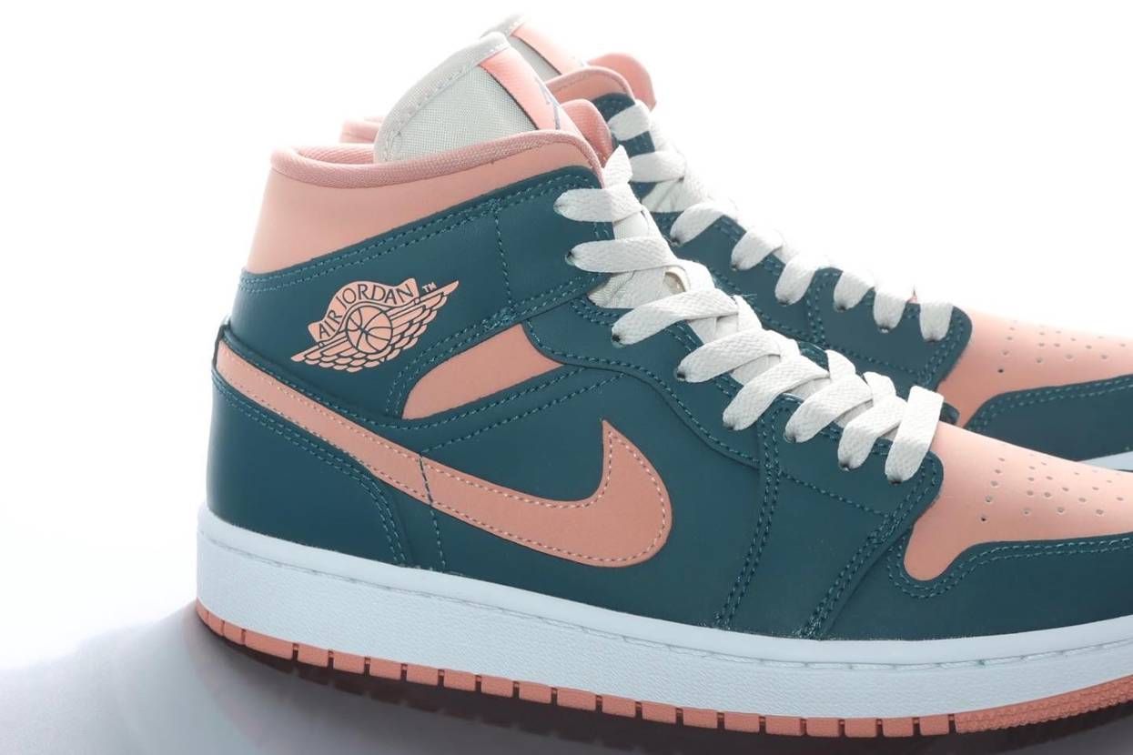 【スニダンで購入可】5/14発売 Nike WMNS Air Jordan 1 Mid "Dark Teal Green" 抽選/定価/販売店舗まとめ 2枚目