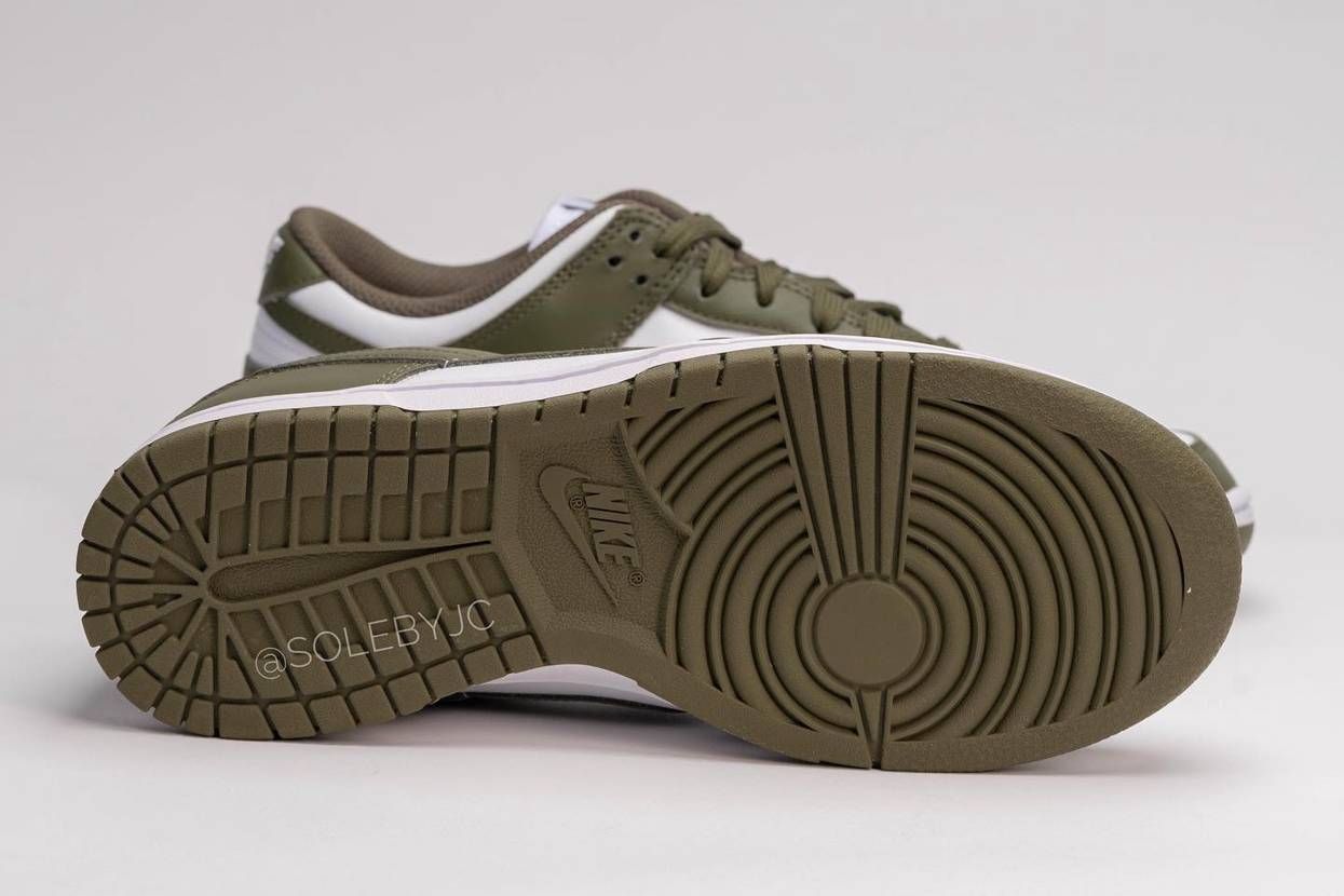 【スニダンで購入可】8/24発売 Nike WMNS Dunk Low "Medium Olive" 抽選/定価/販売店舗まとめ 10枚目