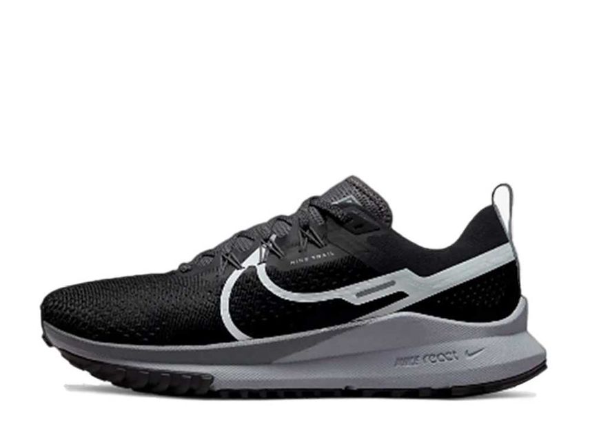 新品 NIKE リアクトペガサストレイル4 ランニングシューズ 黒 新品 NIKE リアクトペガサストレイル4 ランニングシューズ 黒