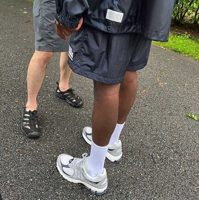 【スニダンで購入可】8/19発売 thisisneverthat × New Balance 2002R "Gray" 抽選/定価/販売店舗まとめ 2枚目