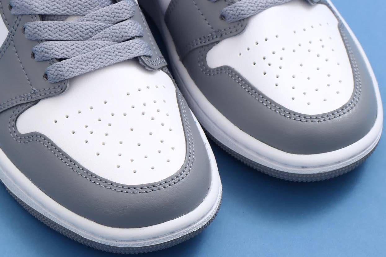 【スニダンで購入可】7/11発売 Nike WMNS Air Jordan 1 Low "Grey and Blue" 抽選/定価/販売店舗まとめ 3枚目