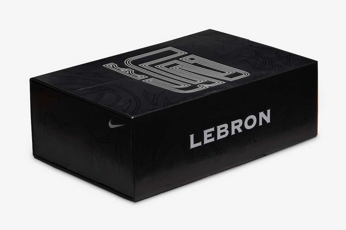 【スニダンで購入可】9/23発売 Nike Zoom Lebron 2 "Metallic Gold and White" 抽選/定価/販売店舗まとめ 3枚目
