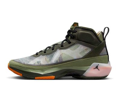 UNDEFEATED × Nike Air Jordan 37