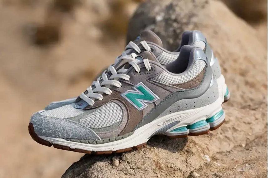 atmos × New Balance 2002R atmos × New Balance 2002R