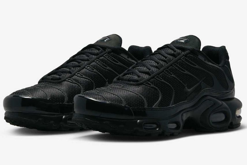 Nike air max plus black leather sales