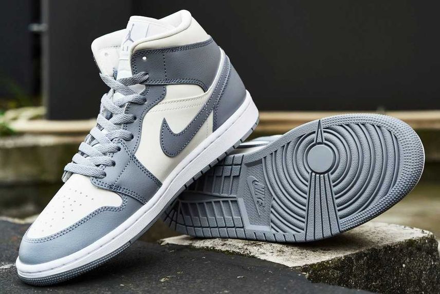 超美品 Nike Women's Air Jordan 1 Mid 完売 希少品 Nike Women's Air Jordan 1 Mid