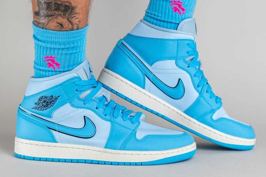 Nike Women's Air Jordan 1 Mid SE Nike Women's Air Jordan 1 Mid SE