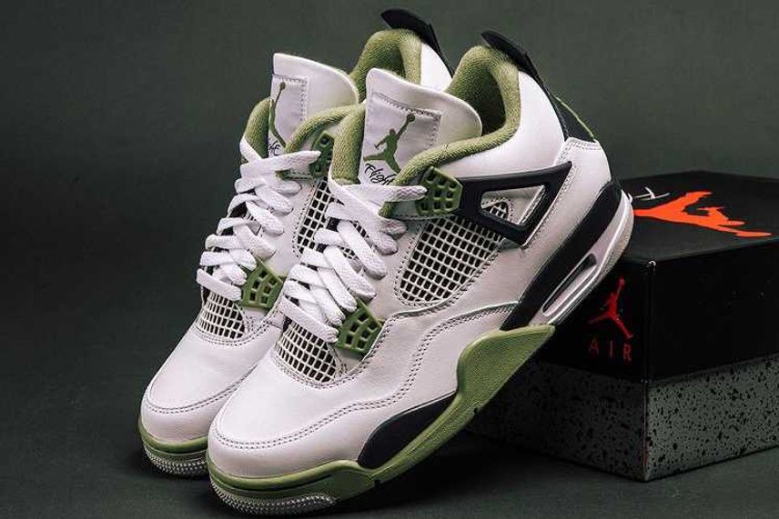 Nike WMNS Air Jordan 4 