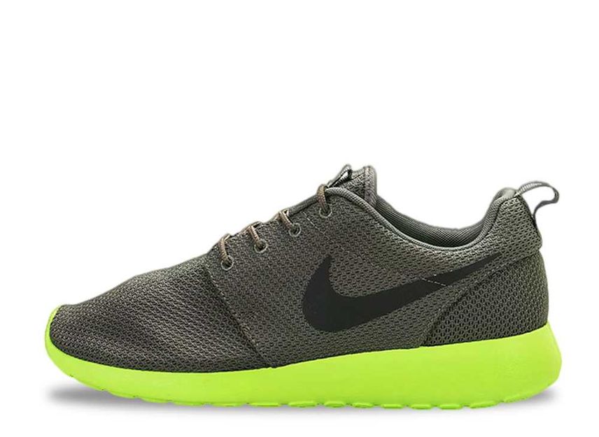 Nike roshe black hot sale green