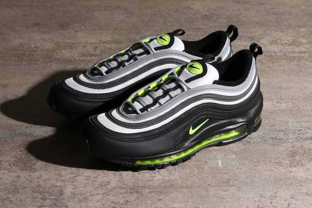 エアマックス97(AIR MAX 97)/ナイキ 人気の新作を安心売買【スニーカー