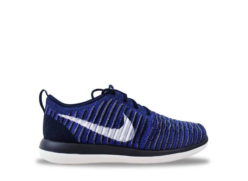 Nike roshe navy blue 2025 and white