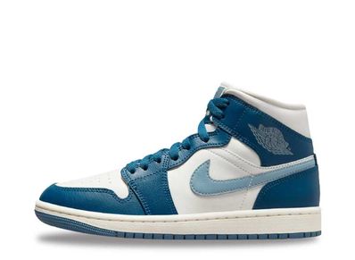 9 4 Nike WMNS Air Jordan 1 Mid