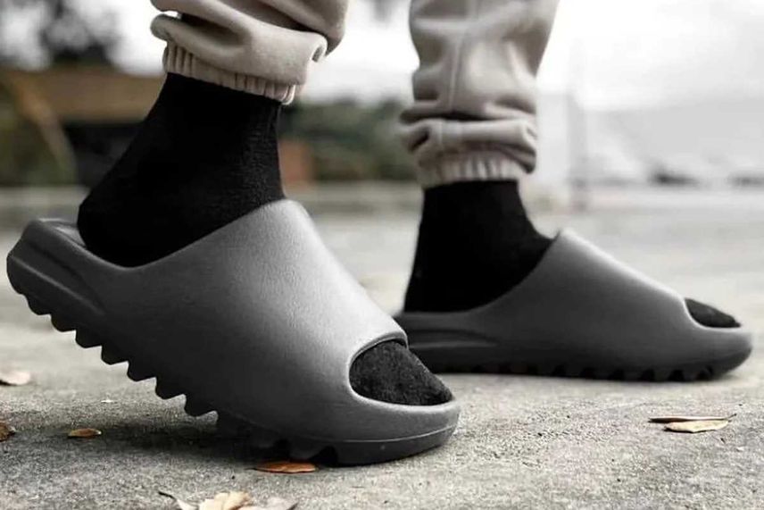 イージースライド(値下げあり) Yeezy Slide (イージー スライド) 人気の新作/中古通販