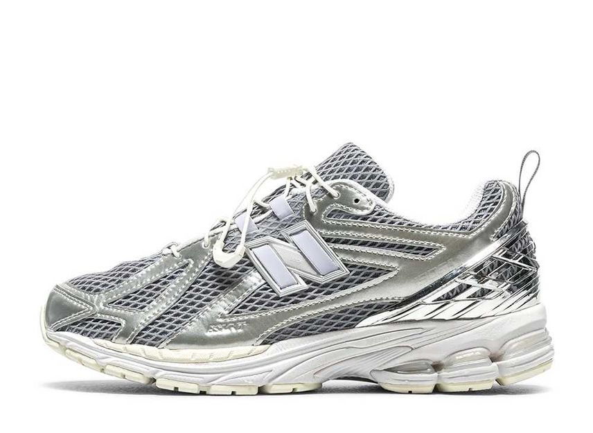ザベースメント × ニューバランス 1906R "グレー/シルバー"
