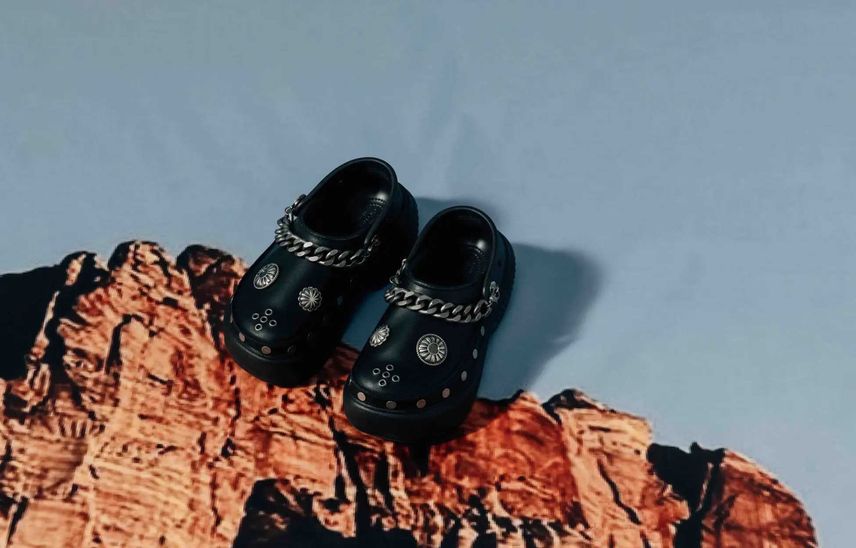 予約受付中|atmos pink Exclusive Crocs Stomp Embellished Clog|抽選/販売/定価情報