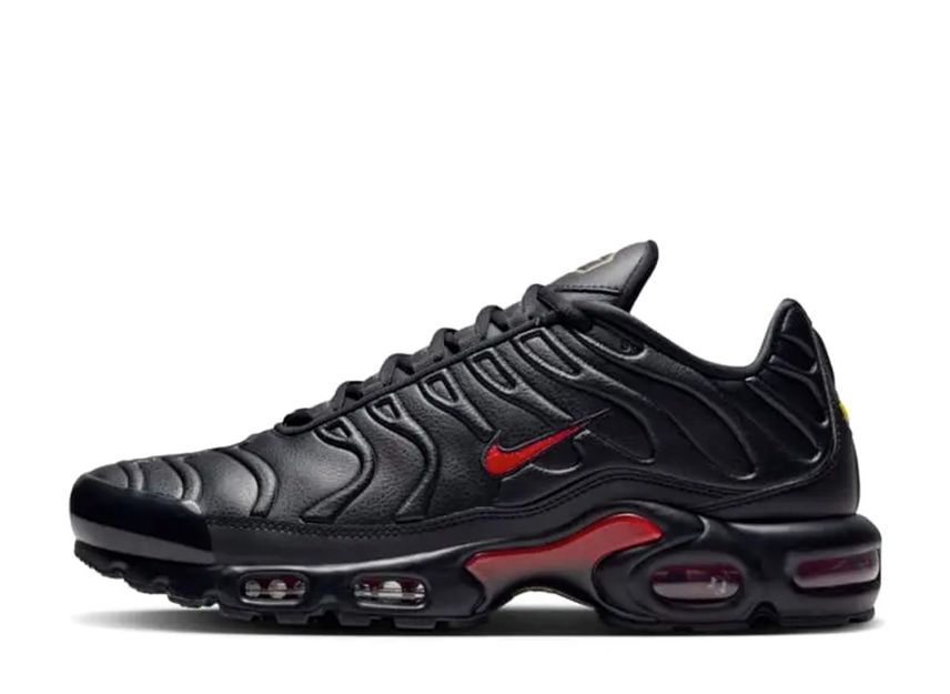 Nike air max plus red white black hotsell