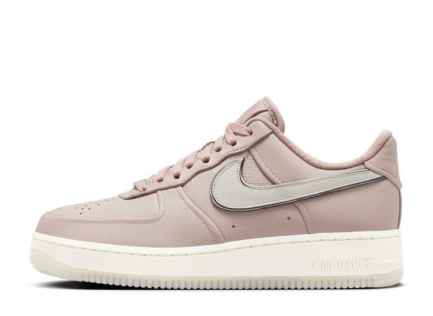 アママニエール × ナイキ ウィメンズ エアフォース1 ロー '07 "ホワイルユーワースリーピング/WYWS"