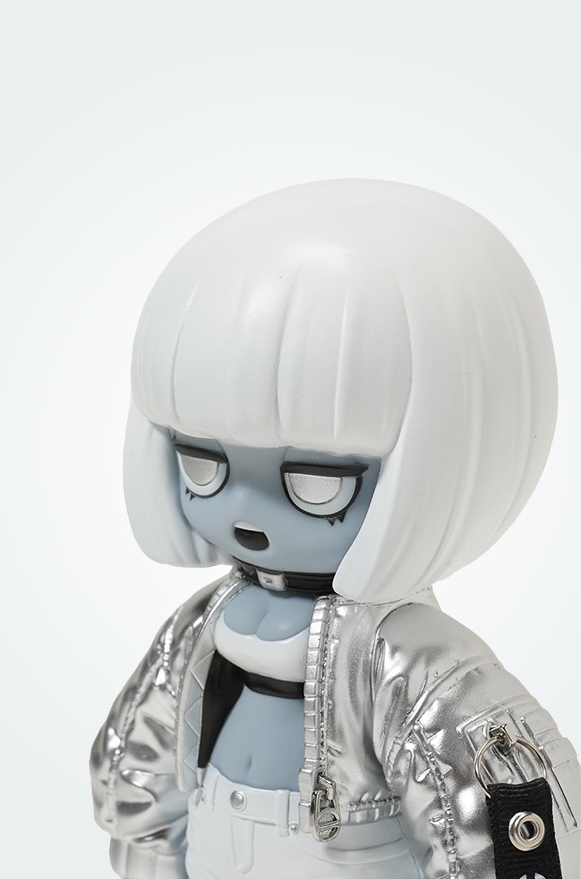 エムダッシュ x スニーカーダンク ソフビトイメタリック 
