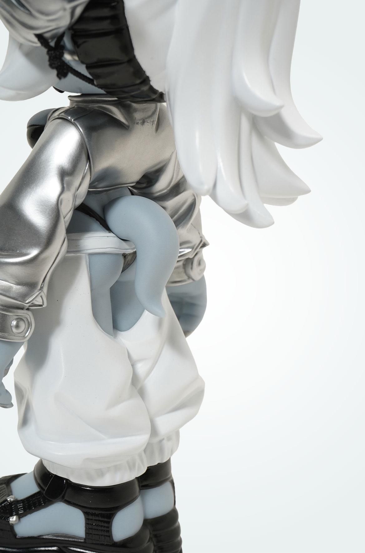 エムダッシュ x スニーカーダンク ソフビトイメタリック 
